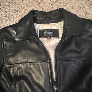 Vintage 1985 Wilson’s Leather Pelle Studio Jacket Black Flattering Waist